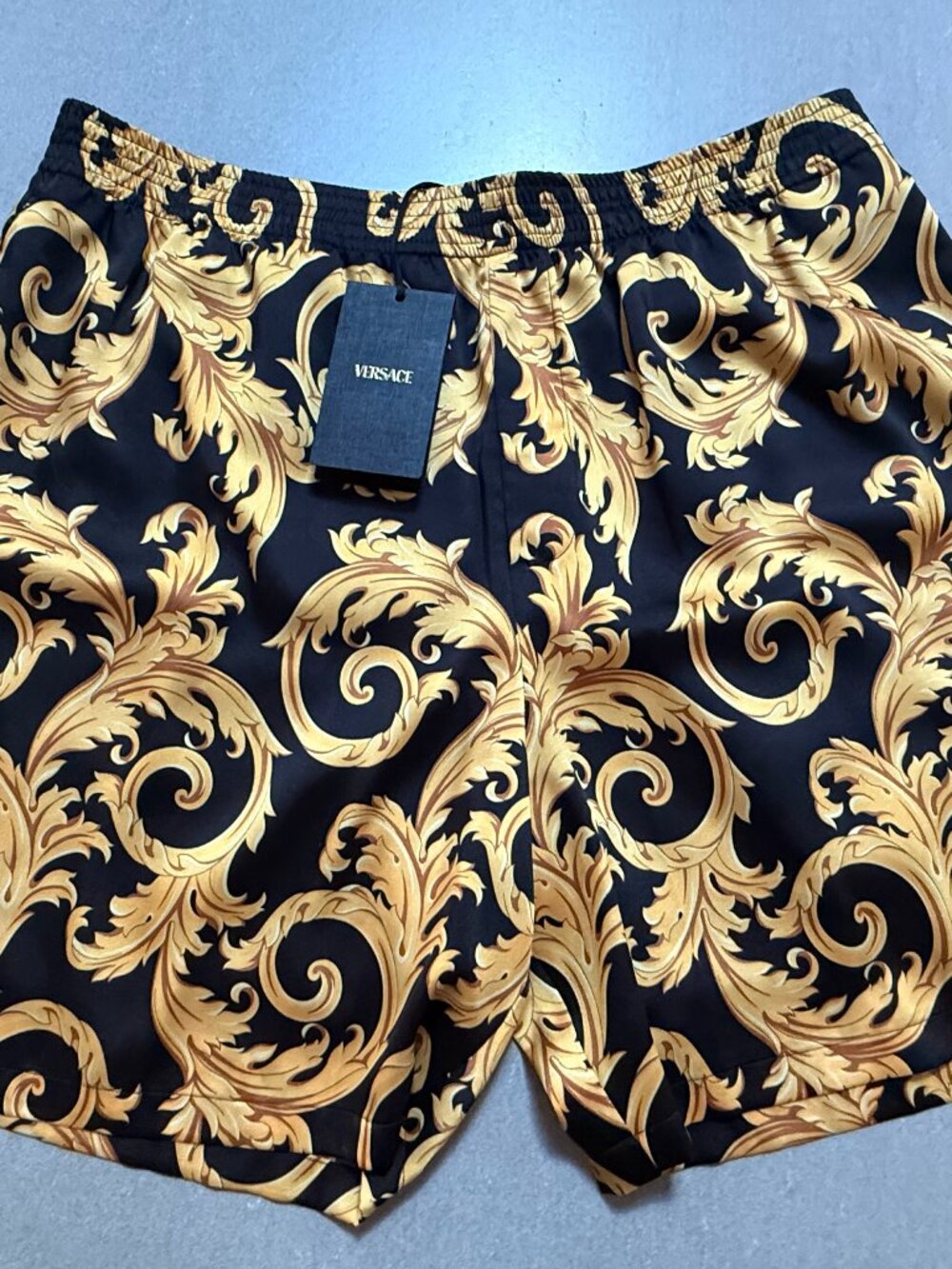 NWT $895USD  VERSACE MENS GOLD BLACK BAROQUE SHORTS SIZE 56